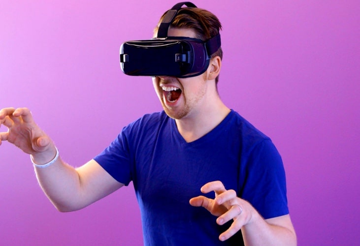 man with a vr glasses